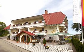 Landhotel Haringerhof mit Saunawelt und Naturbadeteich